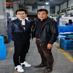 把舊產(chǎn)品當(dāng)廢品賣掉，浙江“廠二代”做出智能垃圾桶：不要利潤(rùn)要品牌